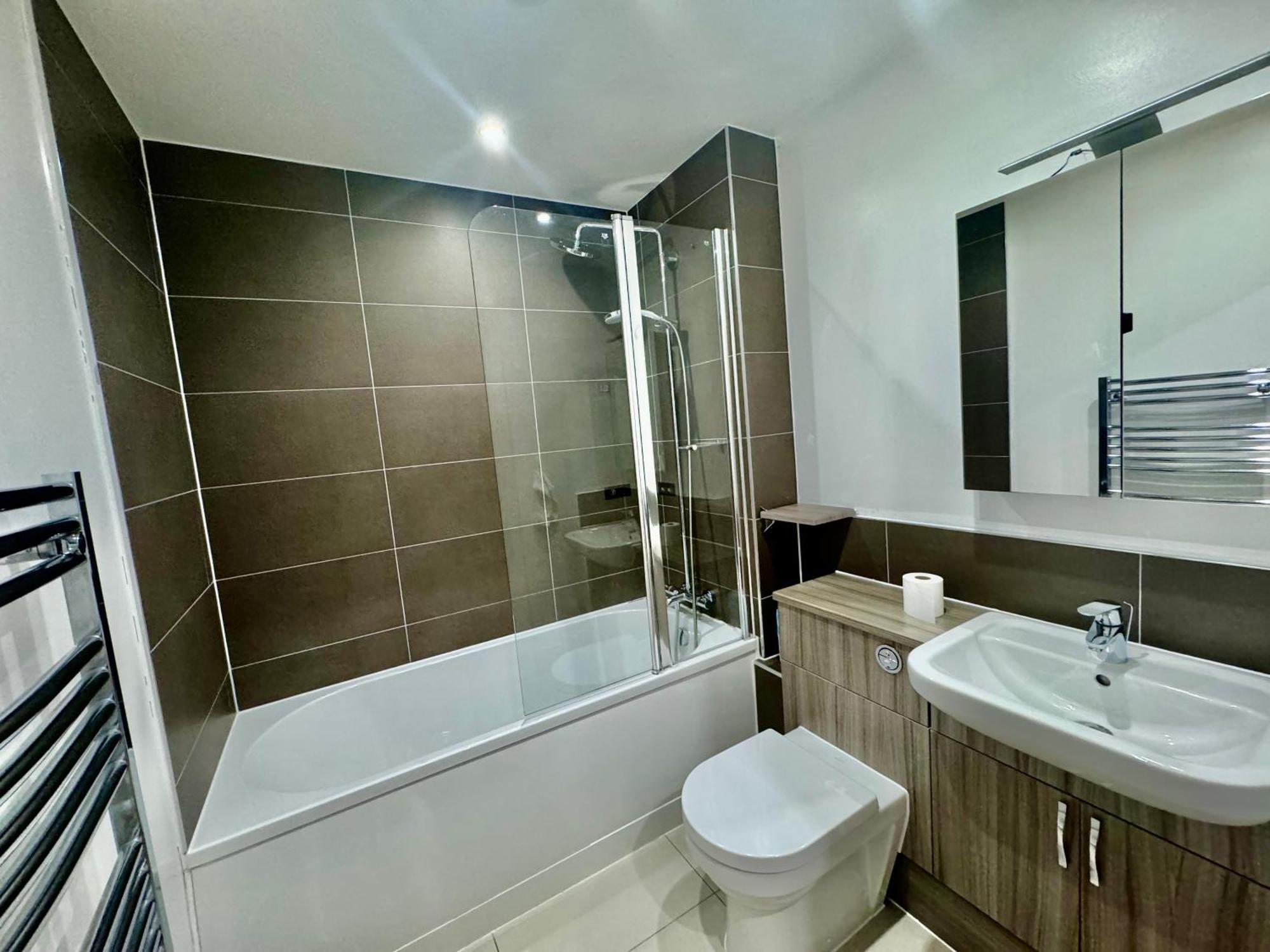 Luxury 2 Bed Entire Apartment-Near Tube & Shopping Centre Harrow Exteriér fotografie
