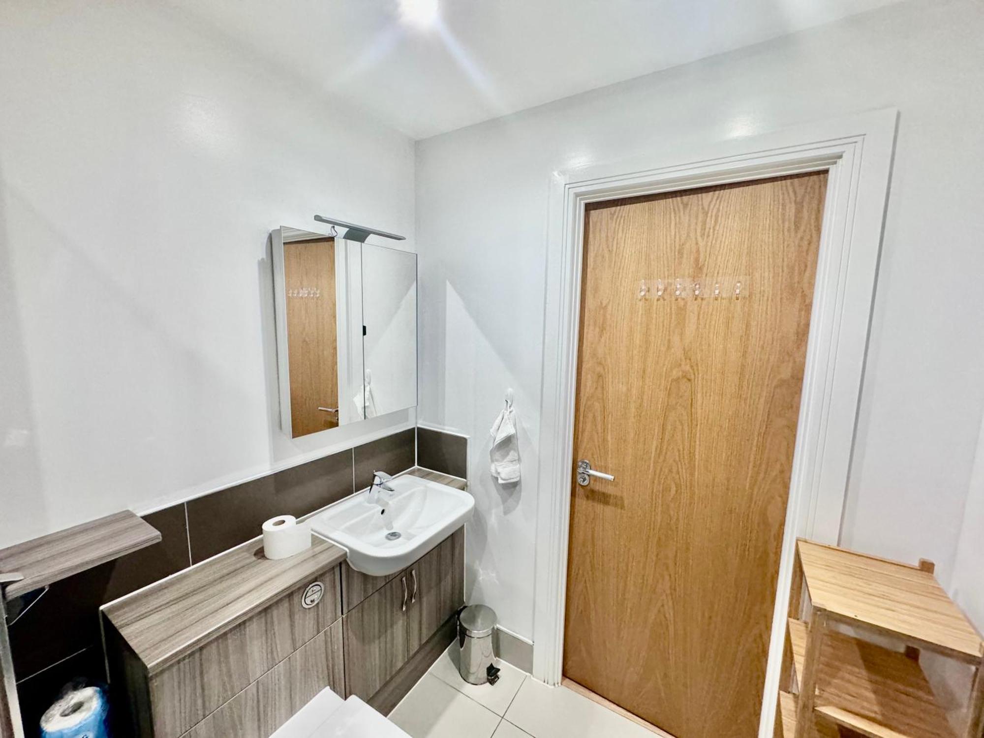 Luxury 2 Bed Entire Apartment-Near Tube & Shopping Centre Harrow Exteriér fotografie