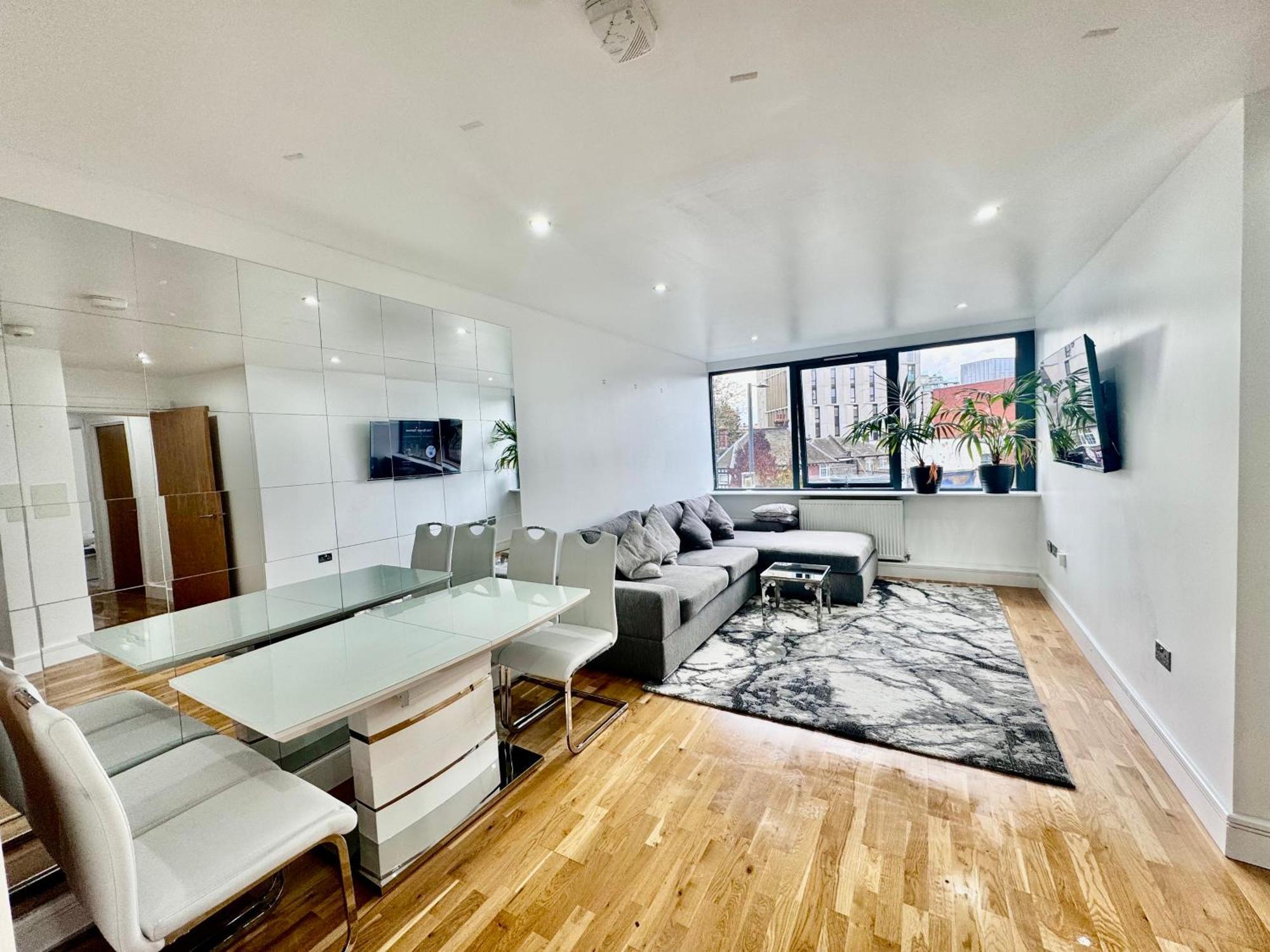 Luxury 2 Bed Entire Apartment-Near Tube & Shopping Centre Harrow Exteriér fotografie